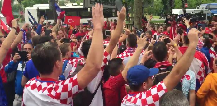 Zo kan het dus ook: Turken en Kroaten vieren samen feest (video)