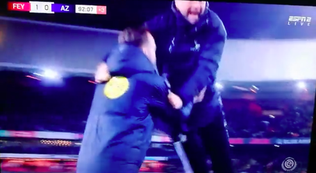 🎥 | Mario Pusic wordt HE-LE-MAAL gek na winnende treffer Cyriel Dessers