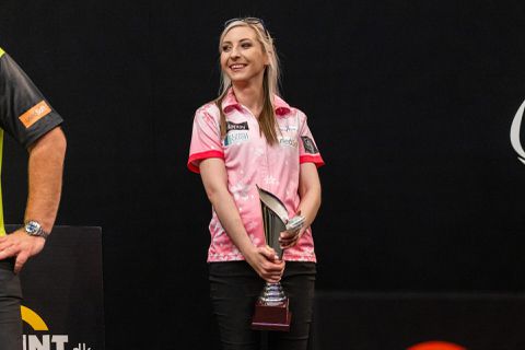 Fallon Sherrock is terug: 'Heb Michael van Gerwen tot het uiterste gedreven'