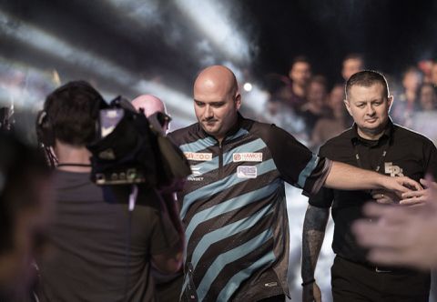 Sloopsessie! Cross vermorzelt Cullen en staat tegen Van Gerwen in EK-finale