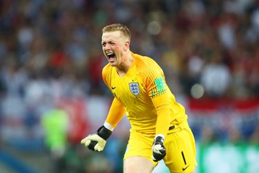 🎥 | Topless doelman Jordan Pickford gaat los op feestje in Engeland na succesvol EK