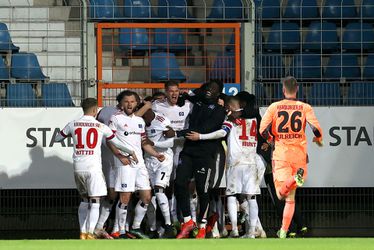 HSV wint belangrijk potje en houdt goed zicht op promotie naar Bundesliga
