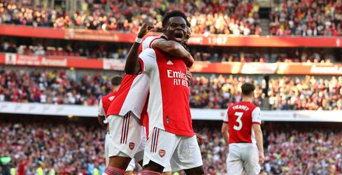 🎥 | Arsenal geeft rivaal Spurs een jantje voor rust: goals Smith Rowe, 'Auba' en Saka