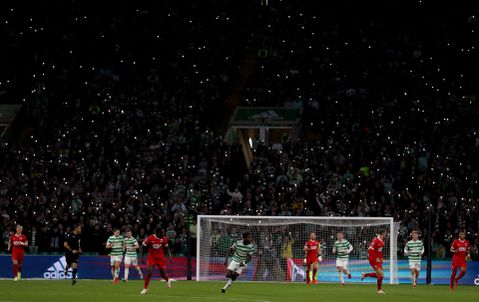 Gids: AZ - Celtic wéér niet op tv te zien, maar wél gratis online