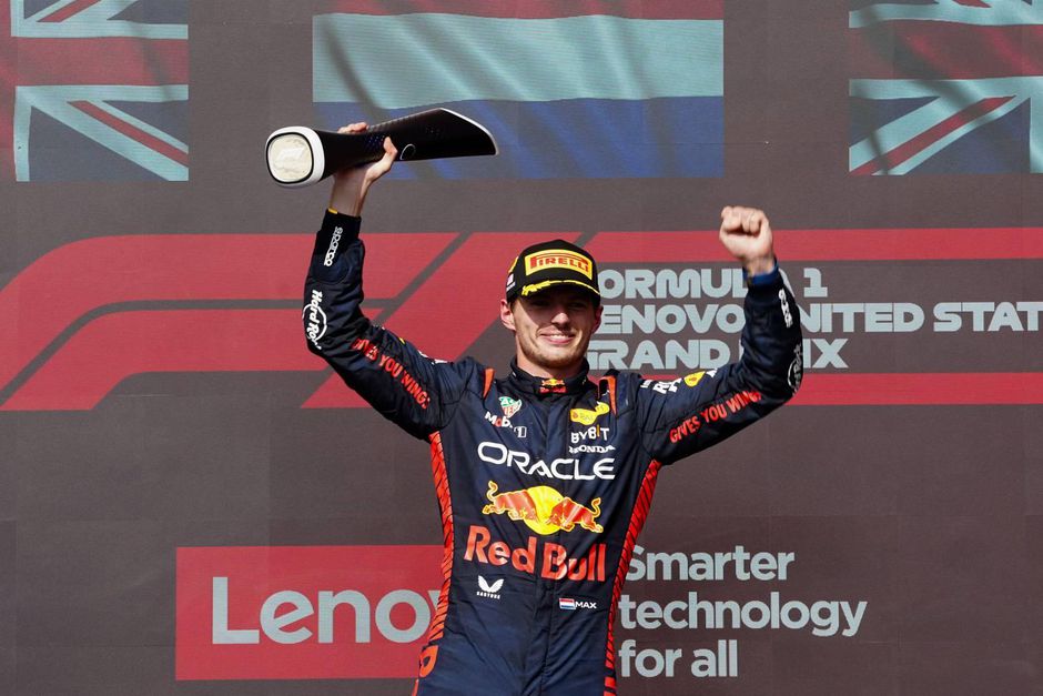 🎥 | Max Verstappen lacht om Perez-fans die hem uitjoelden: 'Uiteindelijk ga ik met de beker naar huis'