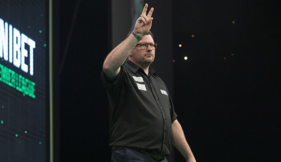 Wade verslaat rivaal Price op z'n gemakje