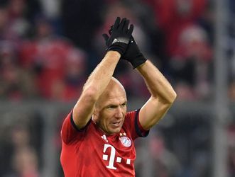 Arjen Robben oefent half mee bij 'jagend' Bayern München