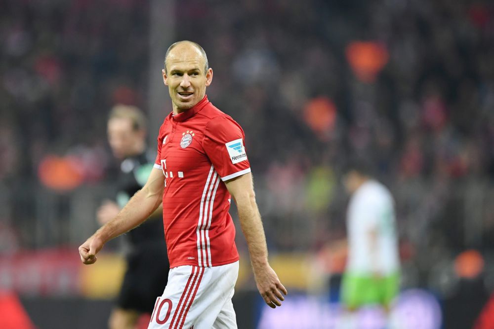 Robben wacht nog even met verlengen van contract