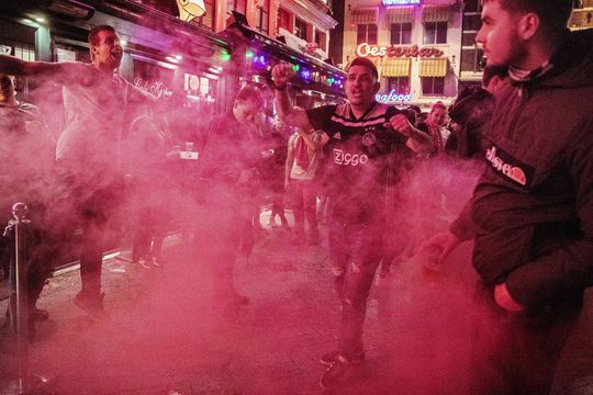 Politie pakt 9 voetbalfans op in Londen bij Tottenham-Ajax