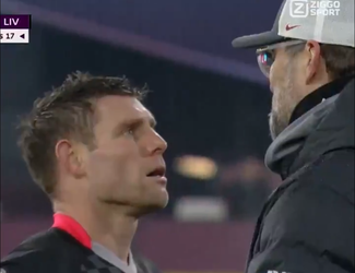 🎥 | James Milner boos op Klopp na wissel, maar vliegt na eerste goal z'n trainer lachend in de armen