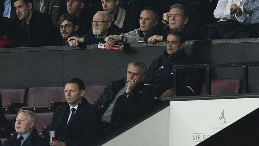 José 'The Banished One' Mourinho naar tribune gestuurd
