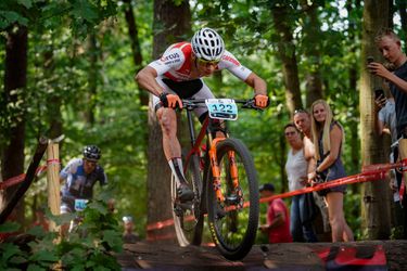 Mathieu van der Poel 16e bij wereldbeker mountainbike in Les Gets (video)