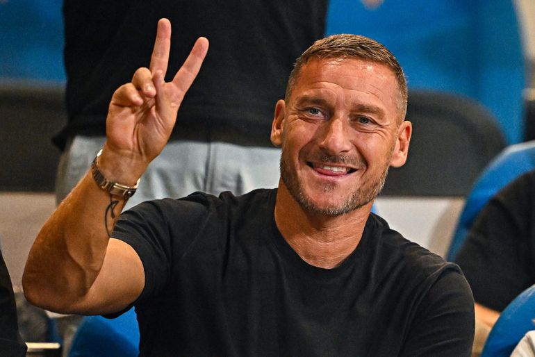 Francesco Totti gooit open sollicitatie: 'Ik zou graag weer bij AS Roma werken'