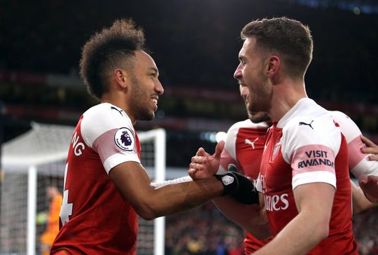 Arsenal wint rechtstreeks duel met ManU om plek 4 (video)