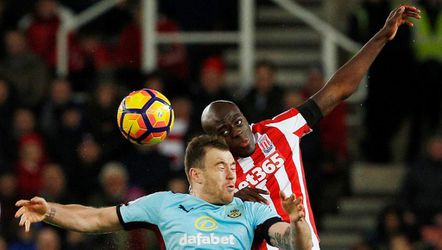 Mark Hughes vreest voor kaakbreuk Martins Indi