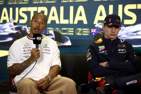 Hamilton-fans openen aanval op reservecoureur vanwege voorkeur voor Verstappen