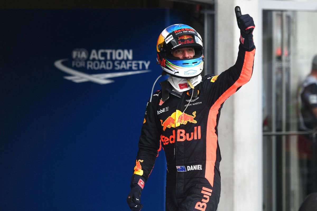 Ricciardo zet Londen op stelten in Red Bull (video)