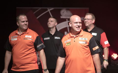 Van Duijvenbode kan wel wat leren van Michael van Gerwen: 'Ik denk veel in doemscenario’s'