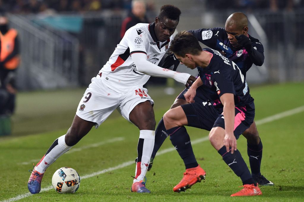 PSG en Monaco lopen in op gelijkspelend Nice, rood voor Balotelli