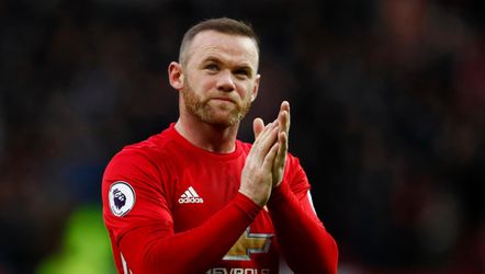 Rooney evenaart Charlton als topscorer aller tijden van United