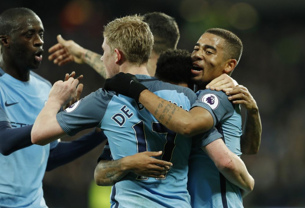 Manchester City dankt ontketende Jesus voor dikke zege op West Ham