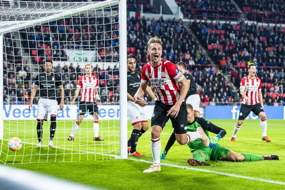 PSV doet het na flitsende 1e helft 'rustig aan' met Emmen en stopt de teller op 6 goals