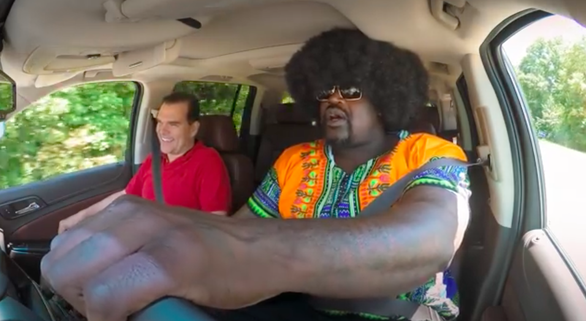 Video: Basketballegende 'Shaq' O'Neal gaat undercover als taxichauffeur