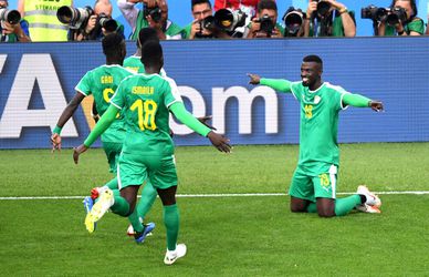 HUH?! 'Geblesseerde' Niang zet Senegal op 2-0 tegen Polen (video)