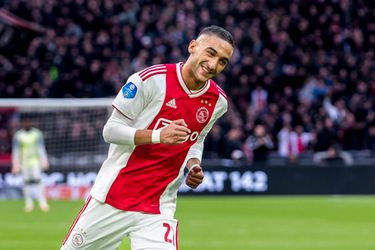 Hakim Ziyech zorgt in zijn eentje voor meer dreiging dan heel Feyenoord