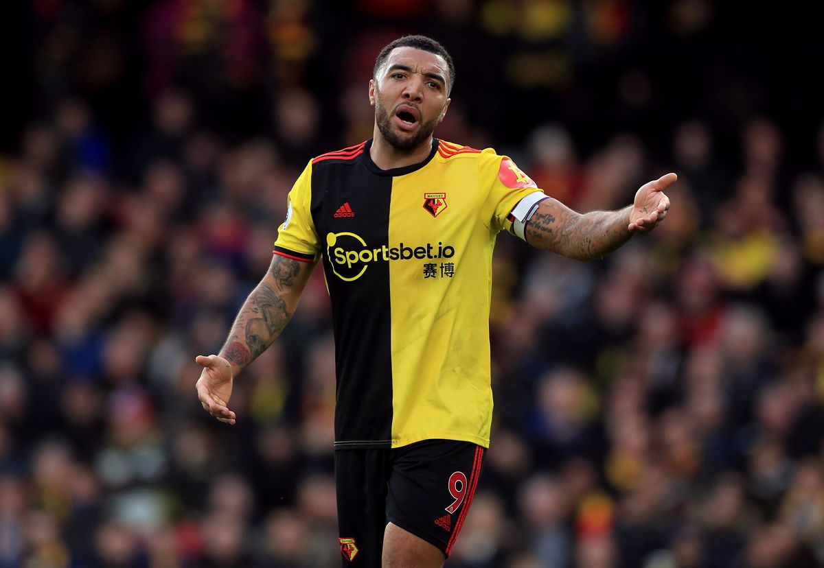 Watford-spits Deeney weigert te trainen: ‘Gezondheid zoontje belangrijker dan paar centen’