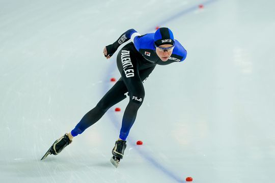 Esmee Visser wint na 3000 meter óók de 5000 meter bij World Cup-kwalificatie in Thialf