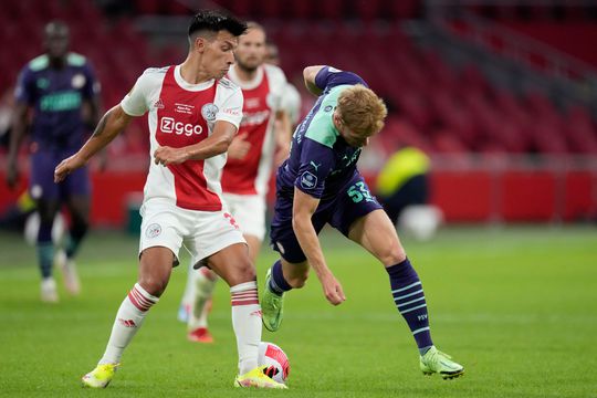 🎥 | Over en sluiten! Yorbe Vertessen tikt de 0-3 van PSV tegen Ajax binnen