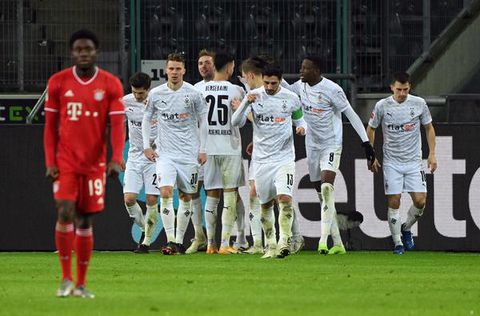 Bayern stond met 2-0 voor, maar verliest voor de 2e keer dit seizoen