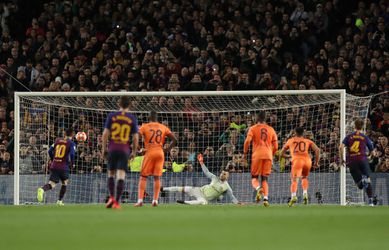 Messi zet Lyon-doelman flink te kakken met sublieme panenka (video)