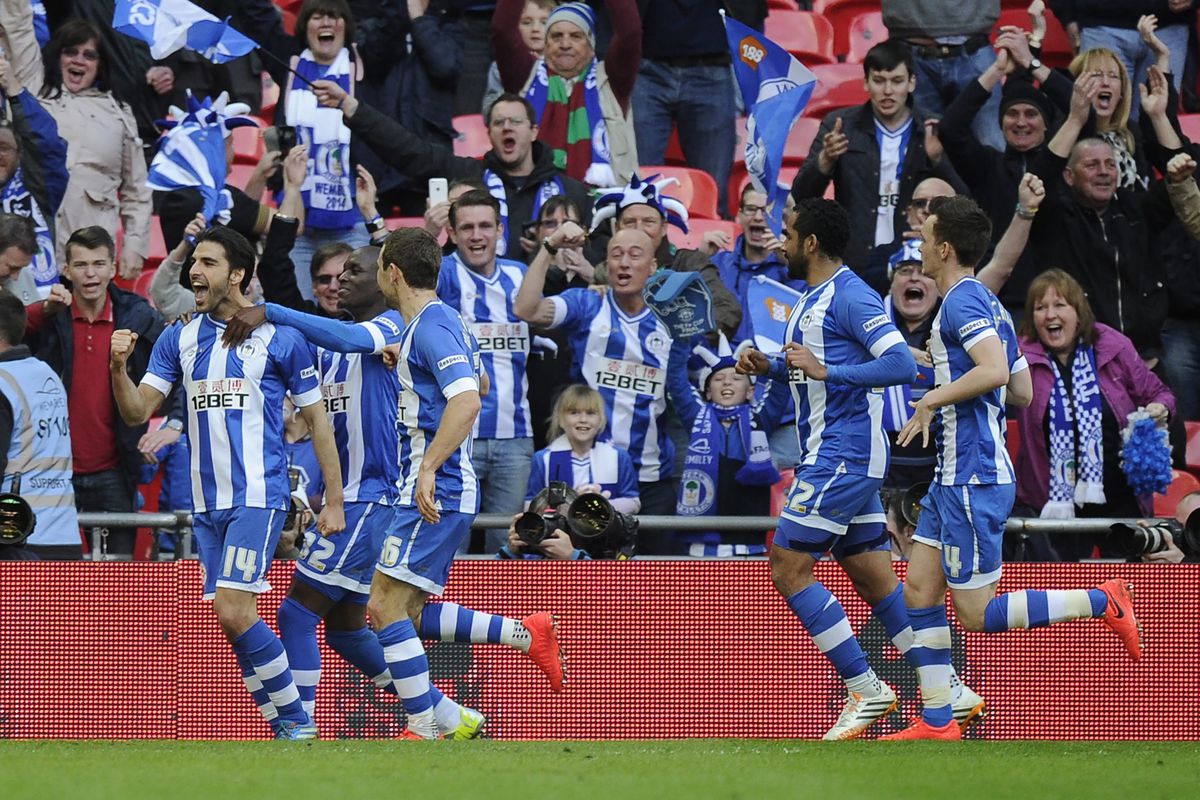 Wigan-supporter verzint lied voor cultheld en krijgt seizoenkaart (video)