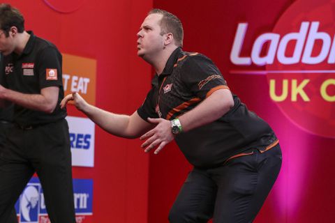 Van Duijvenbode krijgt BILLENKOEK van Clayton bij UK Open
