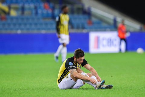 Paniek bij Vitesse: 'Dat is alarmerend, we zijn hard bezig alles weg te gooien'