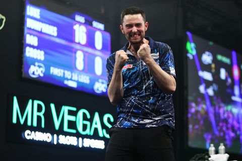 Luke Humphries deelt stootje uit aan z'n concurrentie: 'Ik ben nu de beste darter van de wereld'