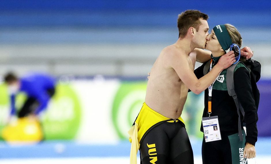 Marcel Bosker en Melissa Wijfje kiezen teamgenoot als zanger op bruiloft: 'Ben niet duur'