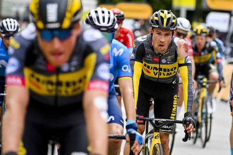 Roglic ligt na valpartij helemaal open, maar heeft niks gebroken