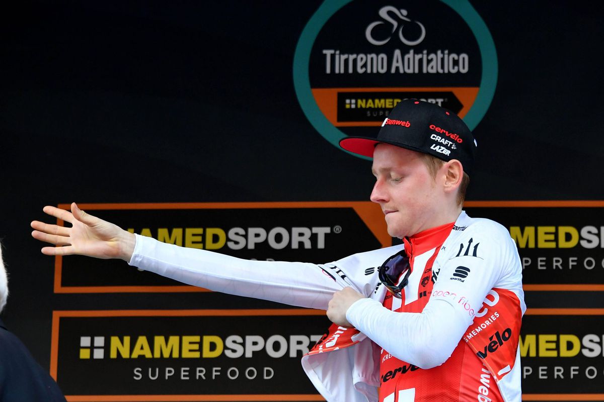 Sam Oomen gaat voor witte trui in de Tirreno: ‘Toch wel een eer in zo’n grote koers’