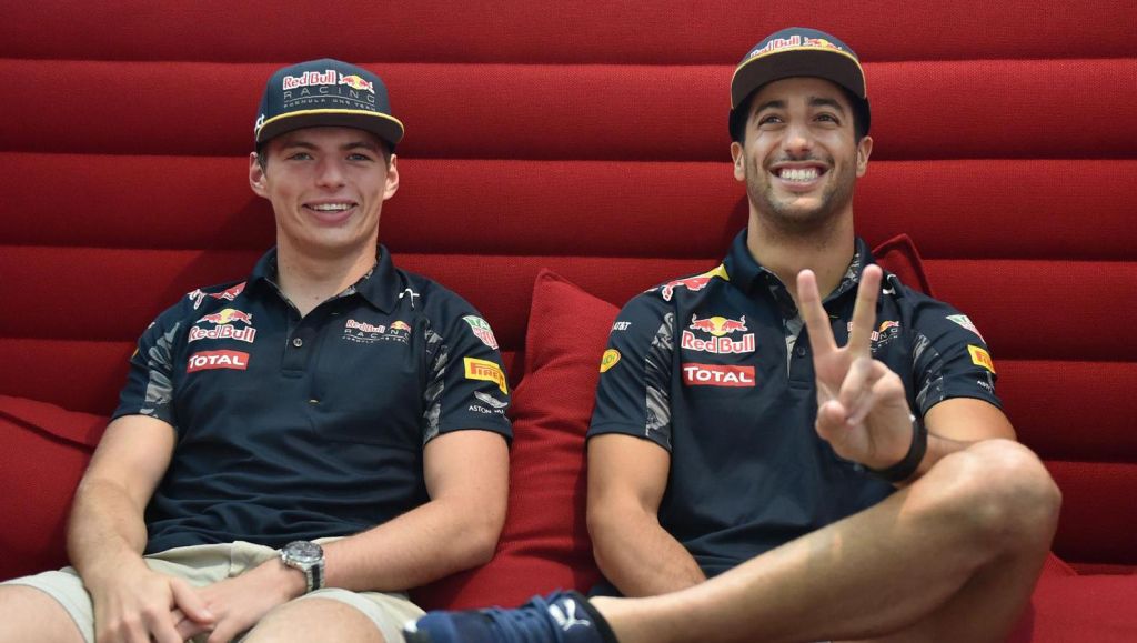 GENIAAL! Verstappen en Ricciardo dissen elkaar op Instagram