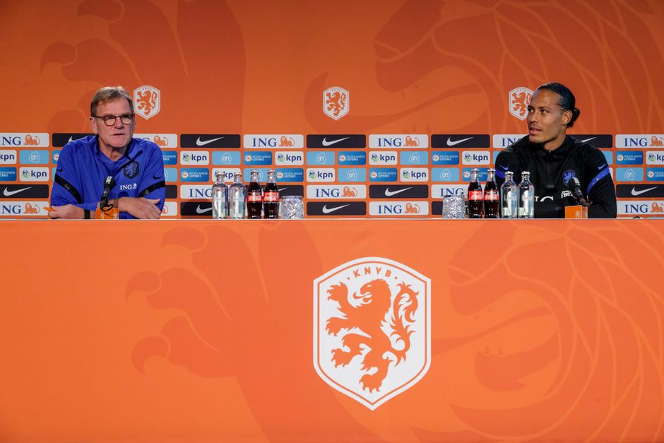 Oranje-aanvoerder Virgil van Dijk vindt Dwight Lodeweges voor nu een prima bondscoach