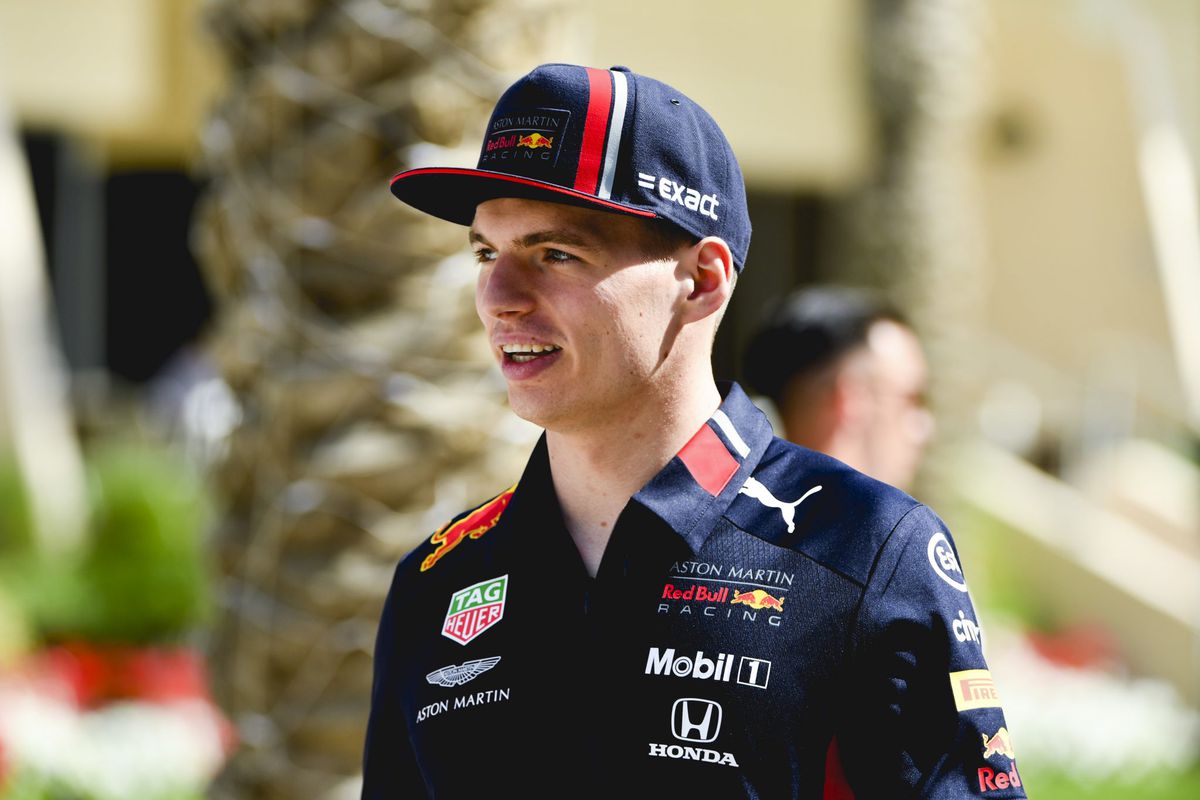 Red Bull-baas doet verrassende onthulling: 'Mercedes belt geregeld met Verstappen'