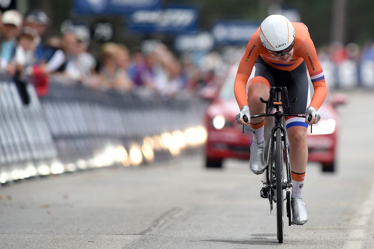 Wielrenster Anna van der Breggen Europees kampioen op de weg