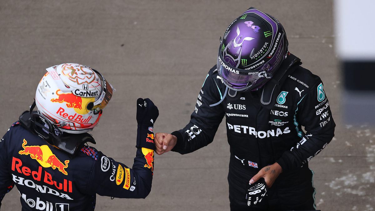 Flinke crashes, opvallende motorwissels: zo verloopt de titelrace tussen Verstappen en Hamilton tot nu toe