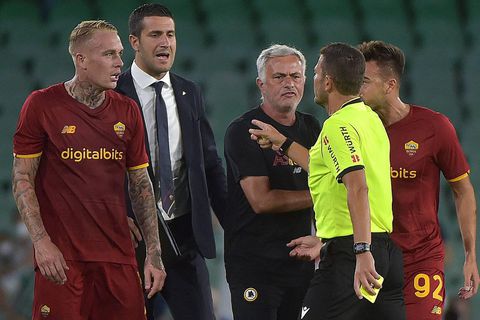 Karsdorp en Mourinho kennen geen vriendschappelijke wedstrijden: 4 rode kaarten AS Roma
