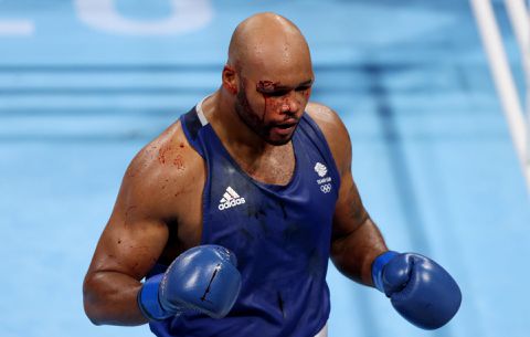 📸 | Britse bokser verliest halve finale op de Spelen door compleet bebloed gezicht