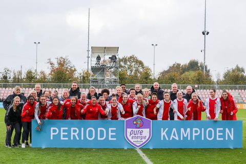 1e periodetitel gaat naar de voetbalsters van Ajax
