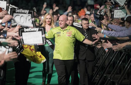 Babynieuws! Van Gerwen krijgt een dochter en nieuwe spruit voor opa Barney